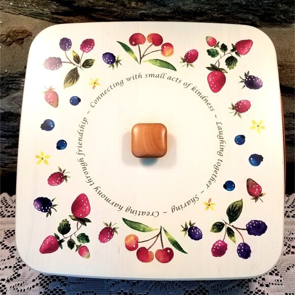 VTG Longaberger Stained Pie Basket, Lid with Mixed Berries and Kind Saying - Picture 4 of 11